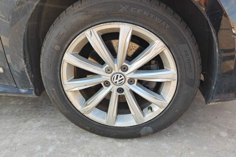 Used Volkswagen Passat 2017 330TSI DSG Luxury Edition Right Front Wheel Hub