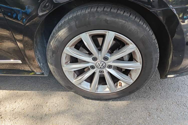 Used Volkswagen Passat 2017 330TSI DSG Luxury Edition Right Front Wheel Hub