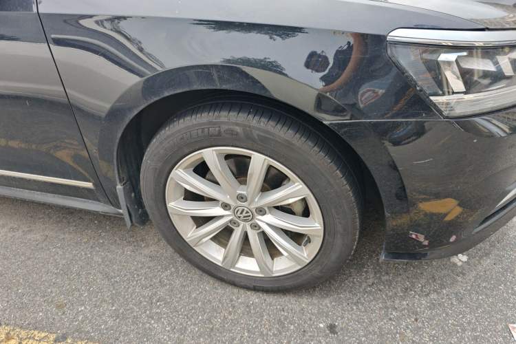 Used Volkswagen Passat 2017 330TSI DSG Luxury Edition Right Front Wheel Hub