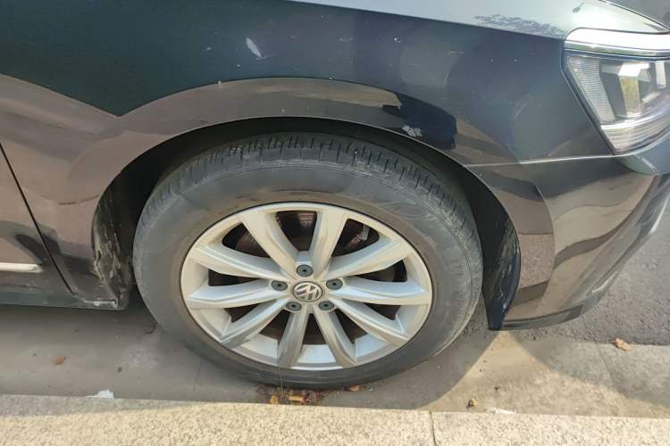 Used Volkswagen Passat 2017 330TSI DSG Luxury Edition Right Front Wheel Hub