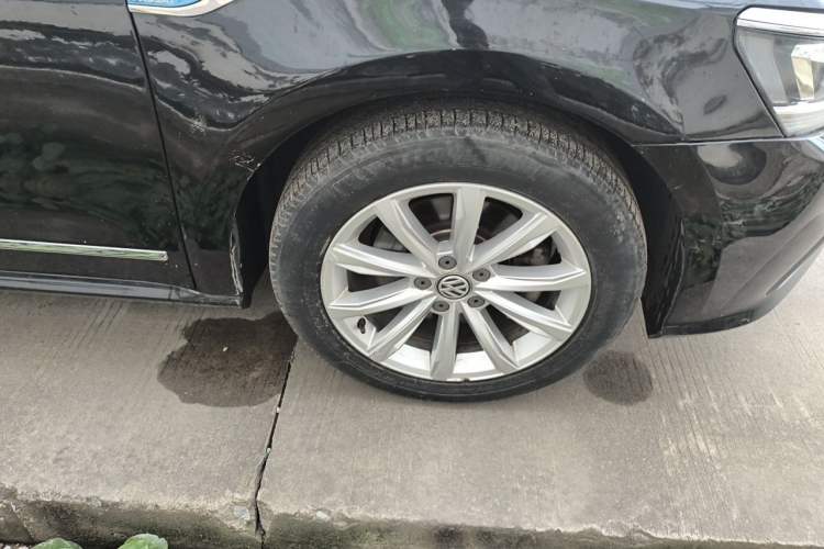 Used Volkswagen Passat 2017 330TSI DSG Luxury Edition Right Front Wheel Hub