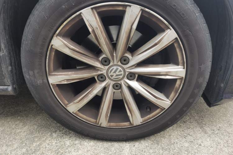 Used Volkswagen Passat 2017 280TSI DSG Luxury Edition Right Front Wheel Hub
