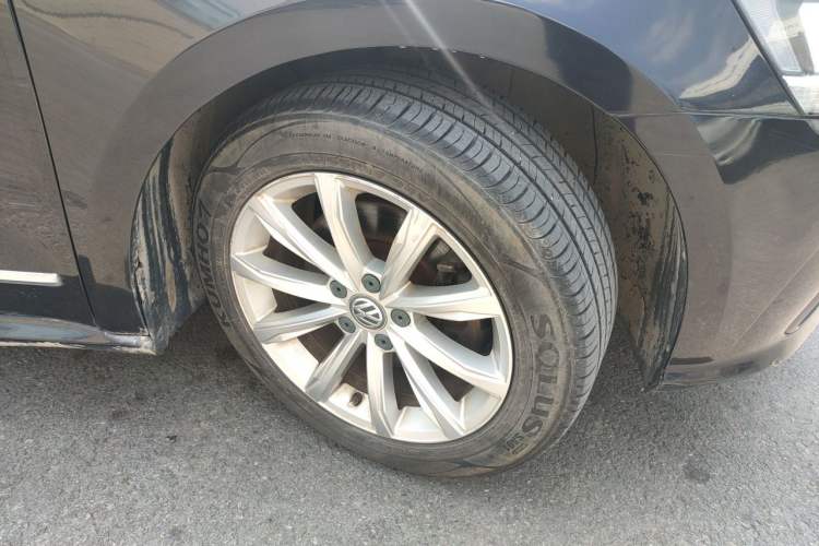 Used Volkswagen Passat 2017 330TSI DSG Luxury Edition Right Front Wheel Hub
