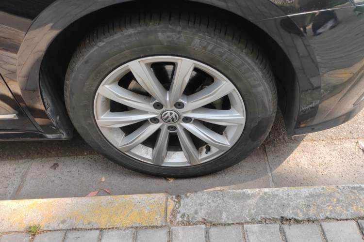 Used Volkswagen Passat 2017 330TSI DSG Luxury Edition Right Front Wheel Hub