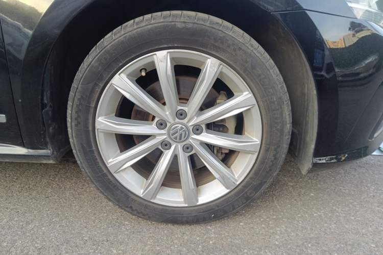 Used Volkswagen Passat 2017 330TSI DSG Luxury Edition Right Front Wheel Hub