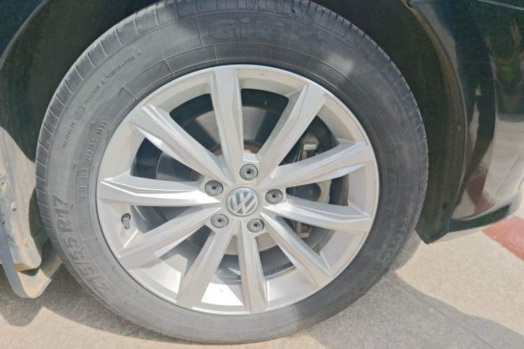 Used Volkswagen Passat 2017 330TSI DSG Luxury Edition Right Front Wheel Hub