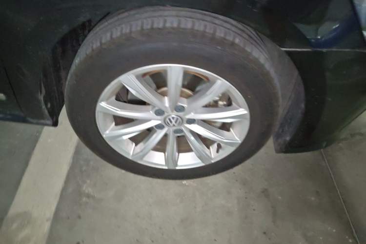 Used Volkswagen Passat 2017 330TSI DSG Luxury Edition Right Front Wheel Hub