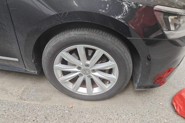 Used Volkswagen Passat 2017 330TSI DSG Luxury Edition Right Front Wheel Hub