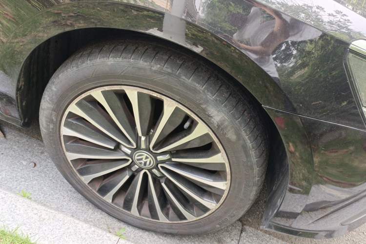 Used Volkswagen Passat 2017 330TSI DSG Prestige Edition Right Front Wheel Hub