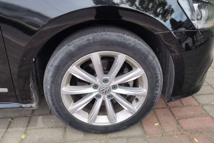Used Volkswagen Passat 2017 330TSI DSG Luxury Edition Right Front Wheel Hub