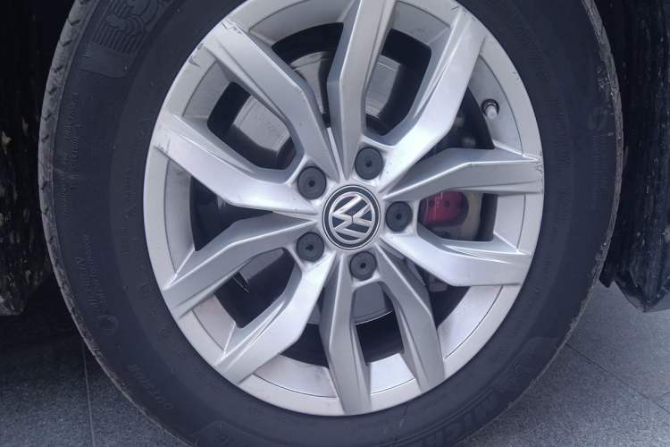 Used Volkswagen Passat 2017 280TSI DSG Luxury Edition Right Front Wheel Hub
