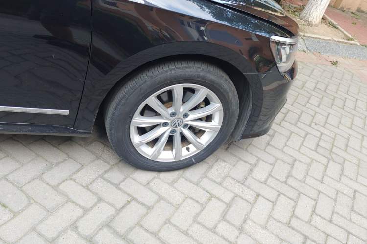 Used Volkswagen Passat 2017 330TSI DSG Luxury Edition Right Front Wheel Hub