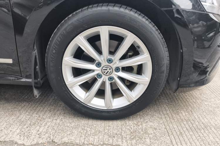 Used Volkswagen Passat 2017 330TSI DSG Luxury Edition Right Front Wheel Hub