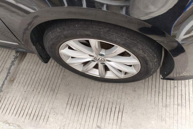 Used Volkswagen Passat 2017 330TSI DSG Luxury Edition Right Front Wheel Hub