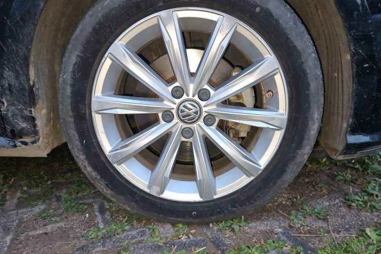 Used Volkswagen Passat 2017 330TSI DSG Luxury Edition Right Front Wheel Hub