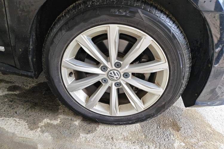Used Volkswagen Passat 2017 330TSI DSG Luxury Edition Right Front Wheel Hub