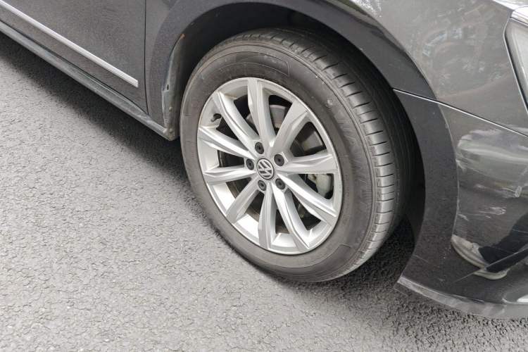 Used Volkswagen Passat 2017 330TSI DSG Luxury Edition Right Front Wheel Hub