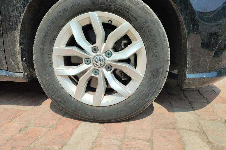 Used Volkswagen Passat 2017 280TSI DSG Luxury Edition Right Front Wheel Hub
