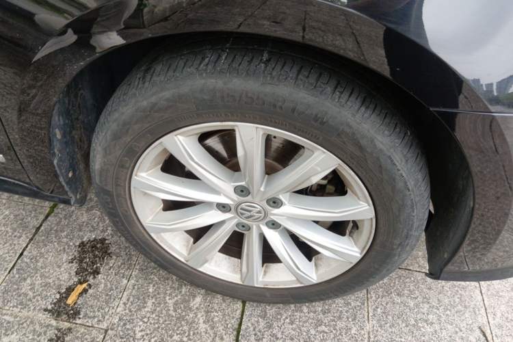 Used Volkswagen Passat 2017 330TSI DSG Luxury Edition Right Front Wheel Hub