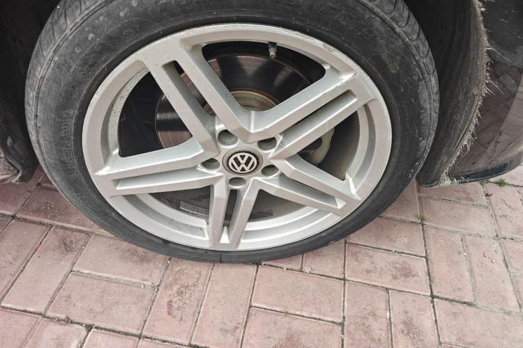 Used Volkswagen Passat 2017 330TSI DSG Luxury Edition Right Front Wheel Hub