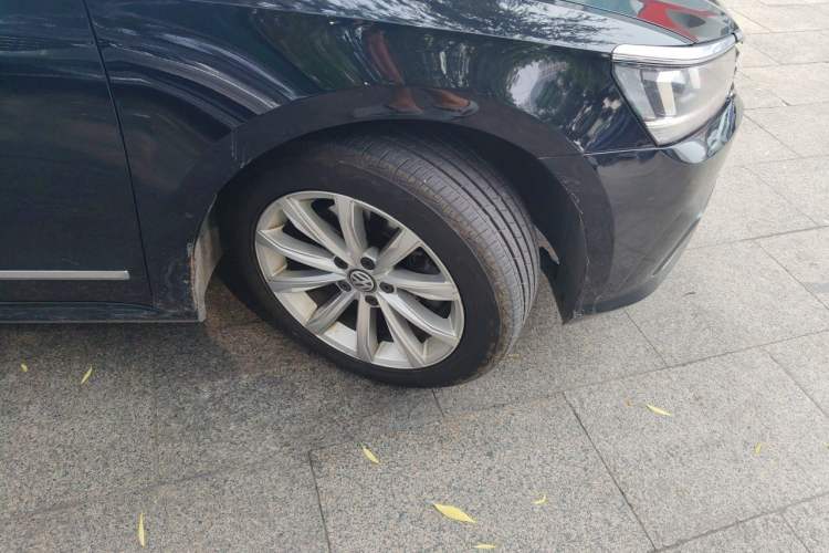 Used Volkswagen Passat 2017 330TSI DSG Luxury Edition Right Front Wheel Hub