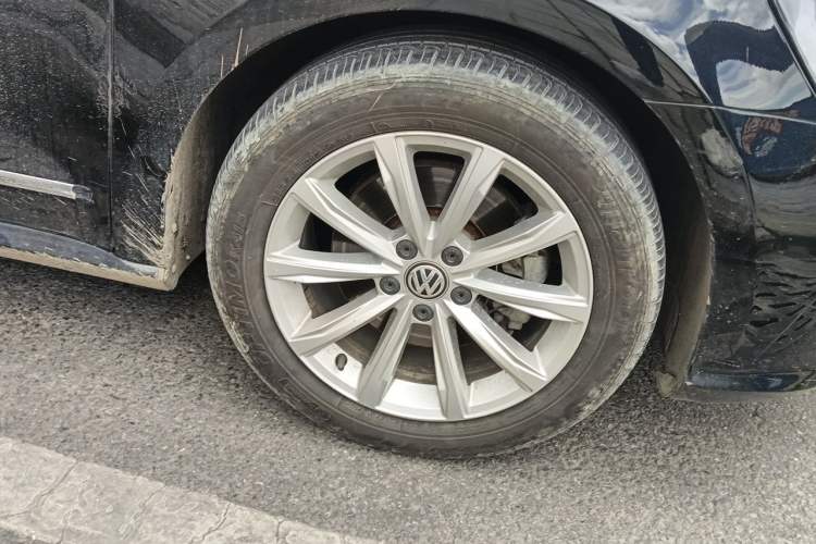 Used Volkswagen Passat 2017 330TSI DSG Luxury Edition Right Front Wheel Hub