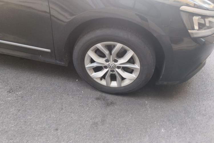 Used Volkswagen Passat 2017 280TSI DSG Luxury Edition Right Front Wheel Hub