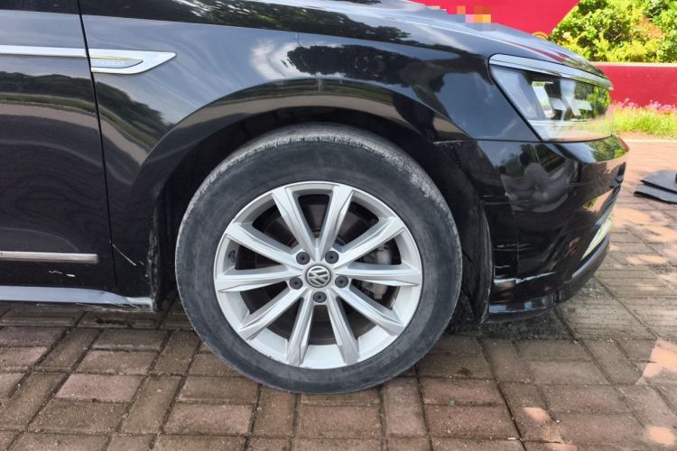 Used Volkswagen Passat 2017 280TSI DSG Luxury Edition Right Front Wheel Hub