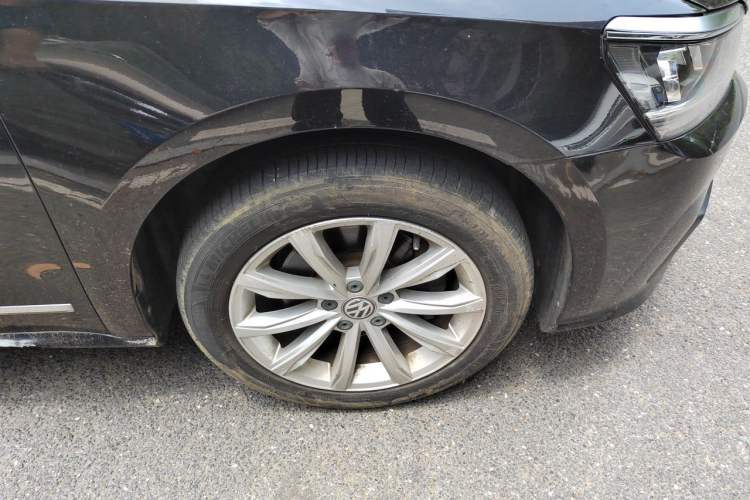 Used Volkswagen Passat 2017 330TSI DSG Luxury Edition Right Front Wheel Hub