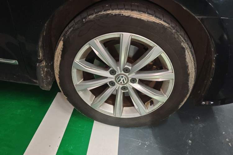 Used Volkswagen Passat 2017 330TSI DSG Luxury Edition Right Front Wheel Hub