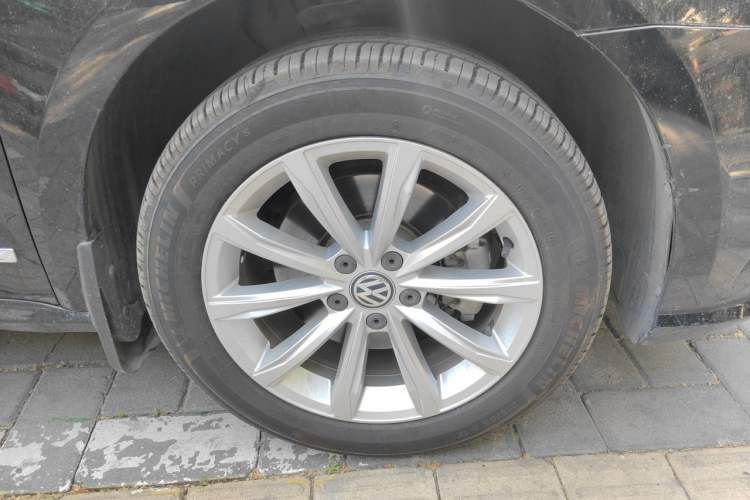 Used Volkswagen Passat 2017 330TSI DSG Luxury Edition Right Front Wheel Hub