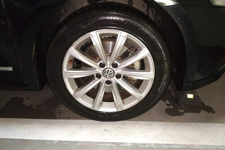 Used Volkswagen Passat 2017 330TSI DSG Luxury Edition Right Front Wheel Hub