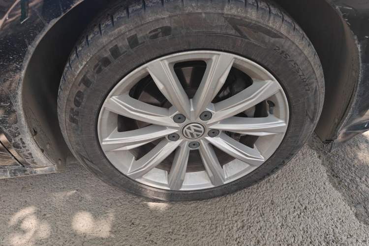 Used Volkswagen Passat 2017 330TSI DSG Luxury Edition Right Front Wheel Hub