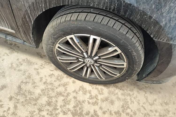 Used Volkswagen Passat 2017 330TSI DSG Prestige Edition Right Front Wheel Hub