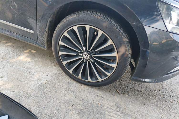 Used Volkswagen Passat 2017 380TSI DSG Prestige Edition Right Front Wheel Hub