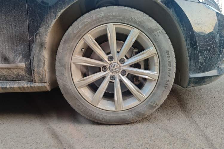 Used Volkswagen Passat 2017 330TSI DSG Luxury Edition Right Front Wheel Hub