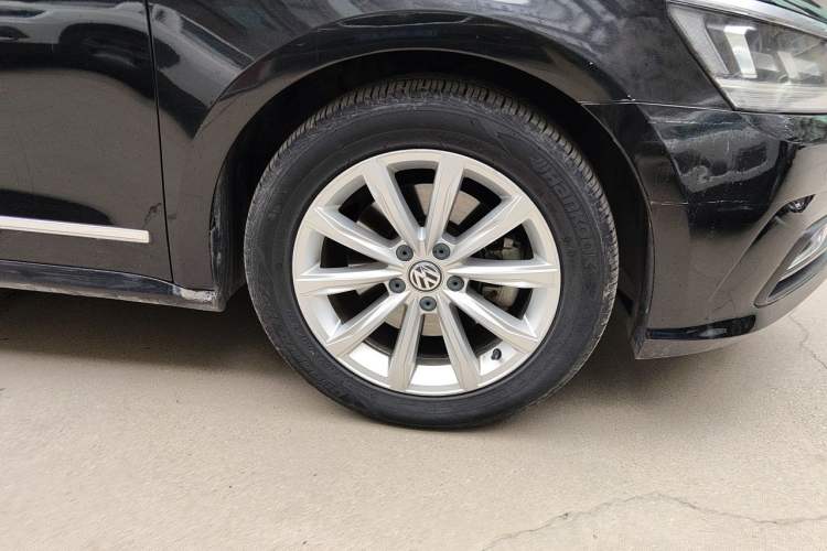 Used Volkswagen Passat 2017 330TSI DSG Luxury Edition Right Front Wheel Hub