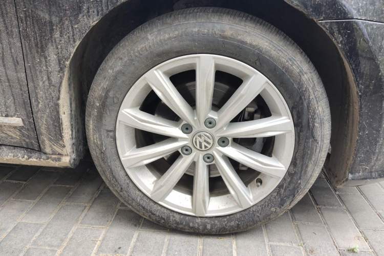 Used Volkswagen Passat 2017 330TSI DSG Luxury Edition Right Front Wheel Hub