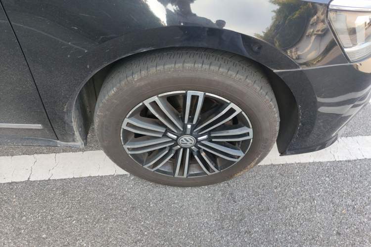 Used Volkswagen Passat 2017 330TSI DSG Prestige Edition Right Front Wheel Hub