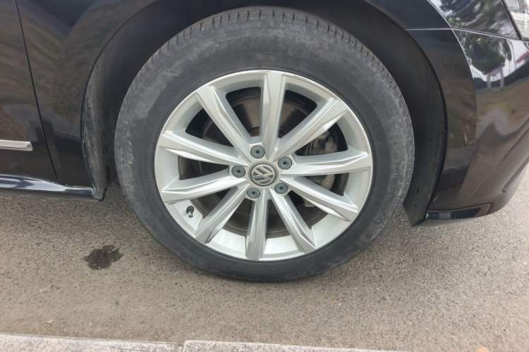 Used Volkswagen Passat 2017 330TSI DSG Luxury Edition Right Front Wheel Hub