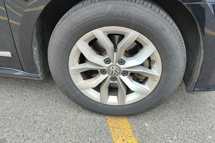 Used Volkswagen Passat 2017 280TSI DSG Luxury Edition Right Front Wheel Hub