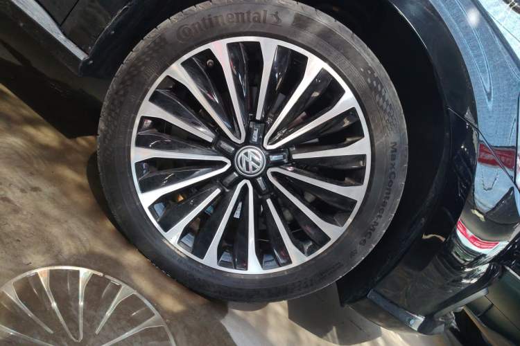Used Volkswagen Passat 2017 330TSI DSG Prestige Edition Right Front Wheel Hub