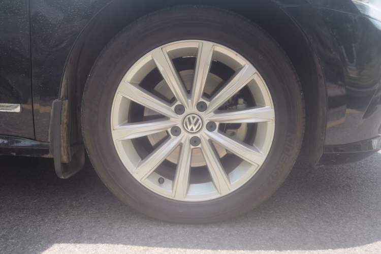 Used Volkswagen Passat 2017 330TSI DSG Luxury Edition Right Front Wheel Hub