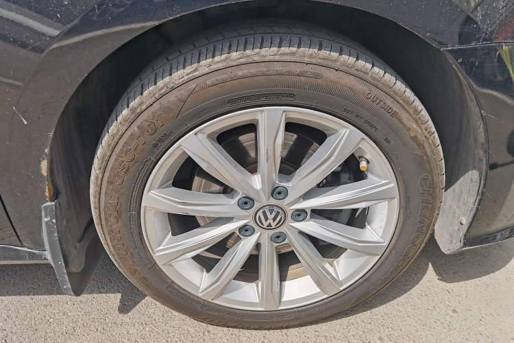 Used Volkswagen Passat 2017 330TSI DSG Luxury Edition Right Front Wheel Hub