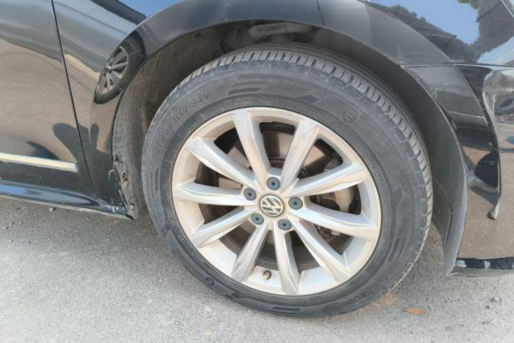 Used Volkswagen Passat 2017 330TSI DSG Luxury Edition Right Front Wheel Hub