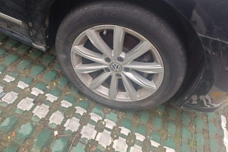 Used Volkswagen Passat 2017 330TSI DSG Luxury Edition Right Front Wheel Hub