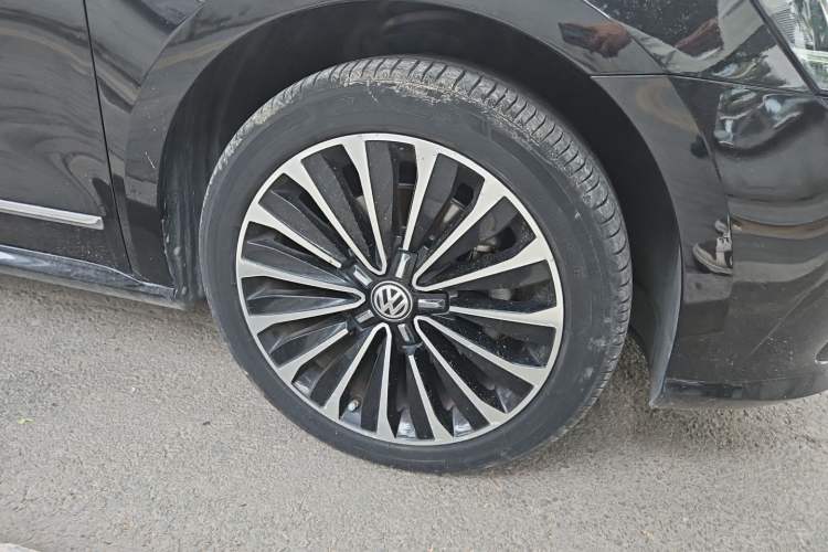 Used Volkswagen Passat 2017 330TSI DSG Prestige Edition Right Front Wheel Hub