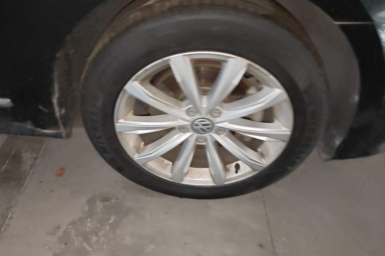 Used Volkswagen Passat 2017 330TSI DSG Luxury Edition Right Front Wheel Hub