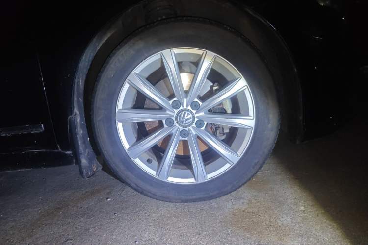 Used Volkswagen Passat 2017 330TSI DSG Luxury Edition Right Front Wheel Hub