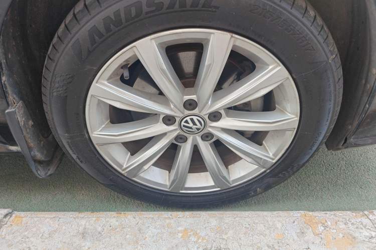 Used Volkswagen Passat 2017 330TSI DSG Luxury Edition Right Front Wheel Hub